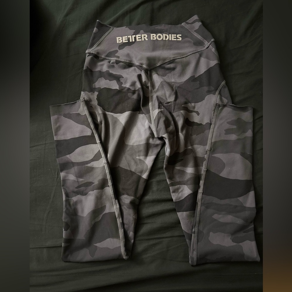 BETTER BODIESCamouflage Leggings - Black and Gray